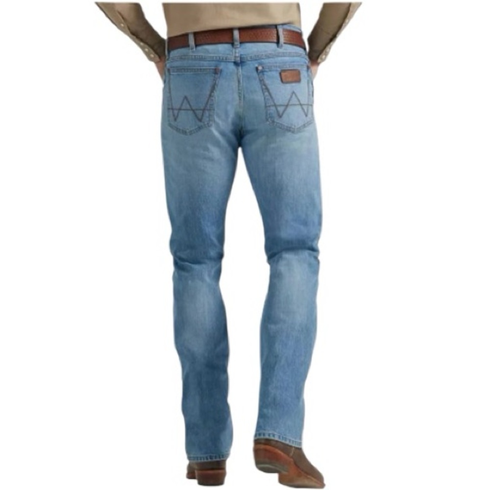 Wrangler Men's Retro Slim Light Blue Bootcut Jeans 
Size  31